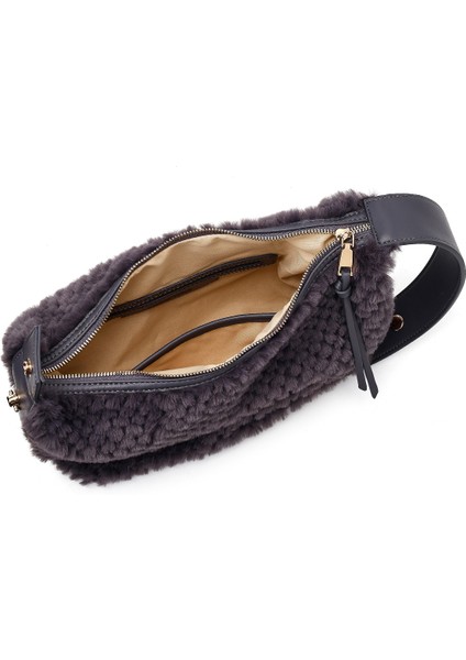 Kadın Gri Uzun Askılı Charmlı Peluş Omuz Çantası 25WBD2865PH