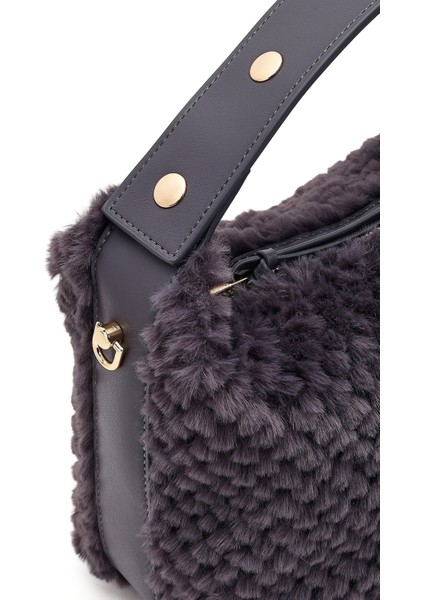Kadın Gri Uzun Askılı Charmlı Peluş Omuz Çantası 25WBD2865PH