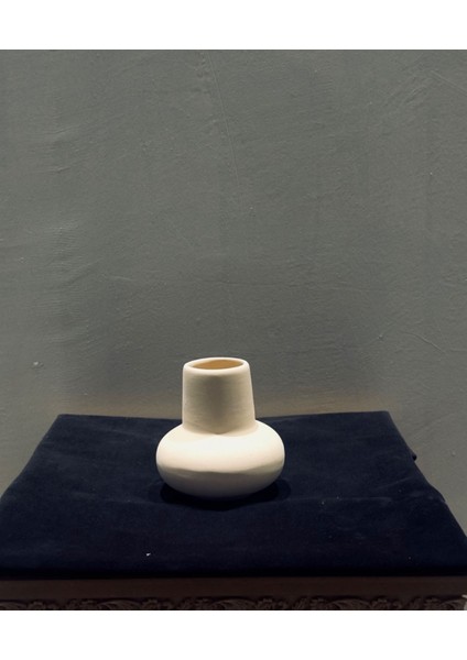 Minimalist Küçük Seramik Vazo – 13X7 cm Dekoratif Ev ve Ofis Aksesuarı fiyatları