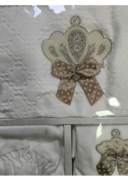 Erkek Bebek Kral Taç Desenli 11'li Hastane Çıkışı (Eldivenlerinde Kurdele Mevcut Değil) modelleri