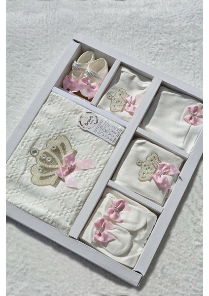 Taçlı 11 Li Kız Bebek Hastane Çıkışı (Eldivenlerinde Kurdele Mevcut Değil)