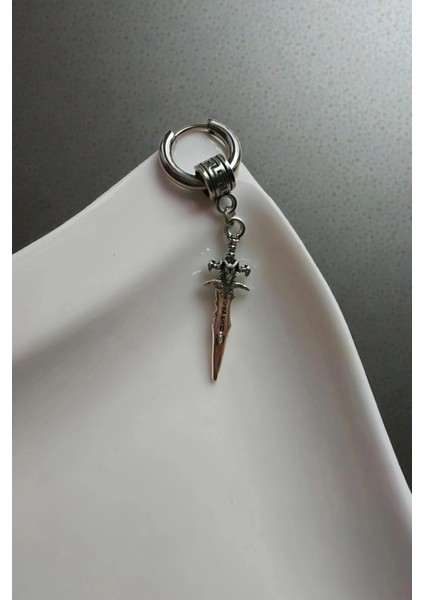 Delikli Kılıç Model Sallantılı Erkek Unisex Çelik Küpe 1 Adet modelleri