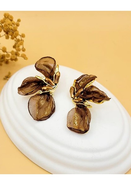 Kahverengi Tül Detaylı Yarım Çiçek Gold Küpe