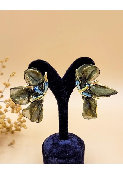 Yağ Yeşili Tül Detaylı Yarım Çiçek Gold Küpe fırsatları