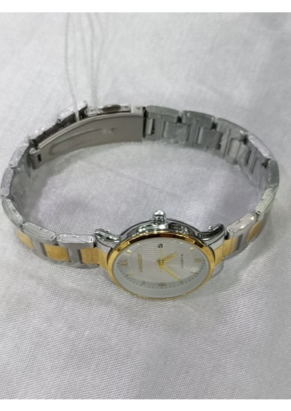 Çelik Kordonlu, Takvim Göstergeli, Su Geçirmez, 2 Yıl Garantili Kadın Kol Saati modelleri