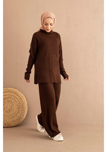 Düğme Detaylı Fitilli Triko Takım fırsatları