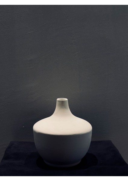 Minimalist Beyaz Seramik Vazo – 20X17 cm Modern Dekoratif Obje