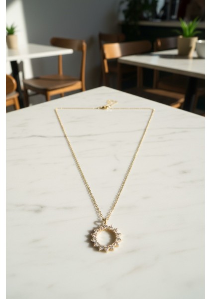 Güneş Figürlü Zirkon Taşlı Çember 14 Ayar Altın Kolye