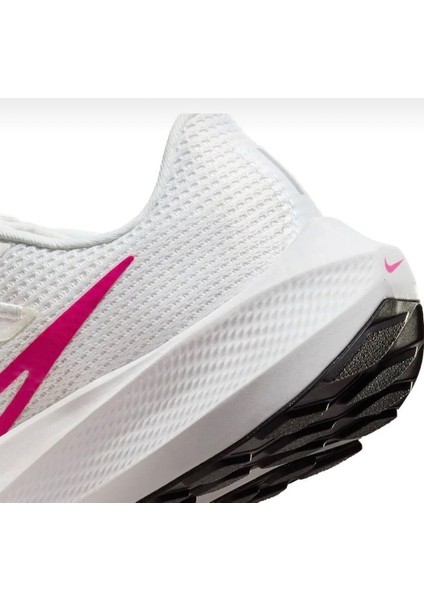 Wmns Air Zoom Pegasus 40 Kadın Beyaz Koşu Ayakkabısı FV0984-100