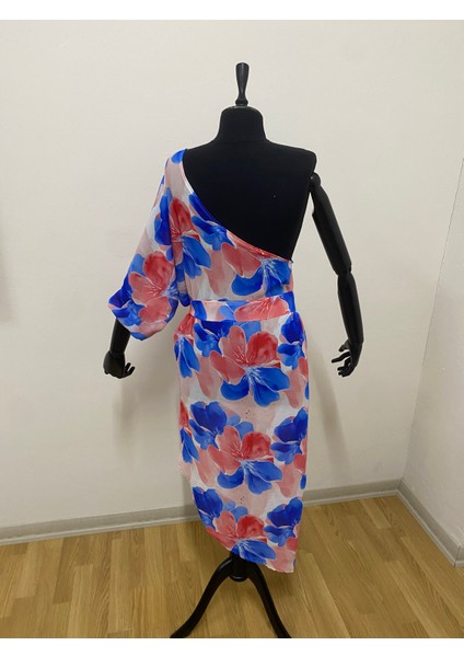 Kadın Desenli Tek Omuz Yırtmaç Detaylı Dokuma Şifon Pareo modelleri