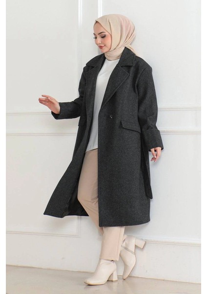 Kadın Kaşe Kaban - Uzun Boy 115 cm Kruvaze Yaka Kuşaklı Astarlı Kışlık Tesettür Kaban, Yünlü Dokuma Kaşmir Kumaş, Cepli Oversize Rahat Kalıp Şık Modern Kaban Mont Modeli - Siyah indirimleri