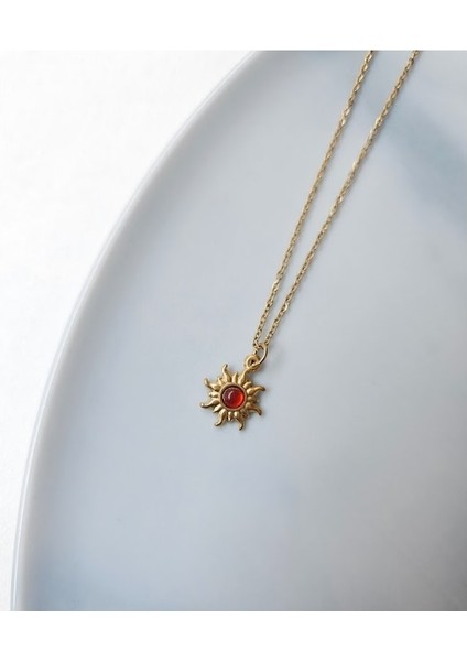Kırmızı Taşlı Zarif Vintage Mini Güneş Kolye (Çapı:1,3cm)