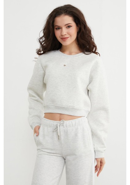 3 Iplik Kalp Aksesuarlı Crop Sweatshirt