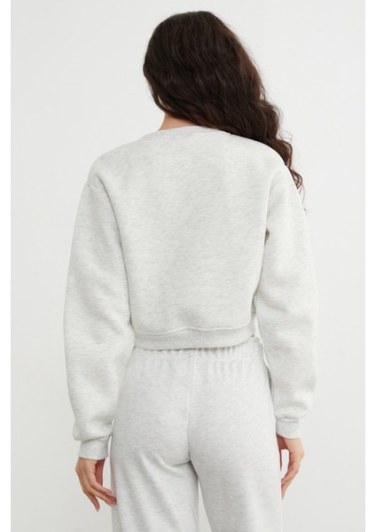 3 Iplik Kalp Aksesuarlı Crop Sweatshirt modelleri