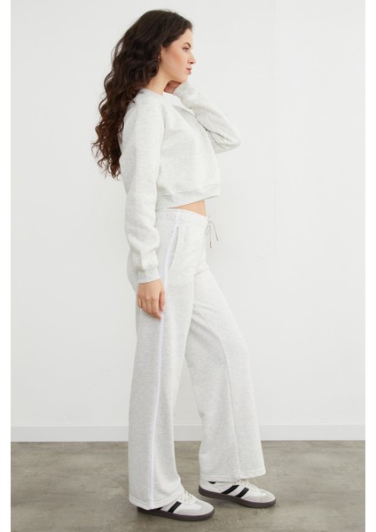 3 Iplik Kalp Aksesuarlı Crop Sweatshirt fırsatları