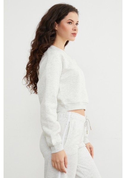 3 Iplik Kalp Aksesuarlı Crop Sweatshirt indirimleri