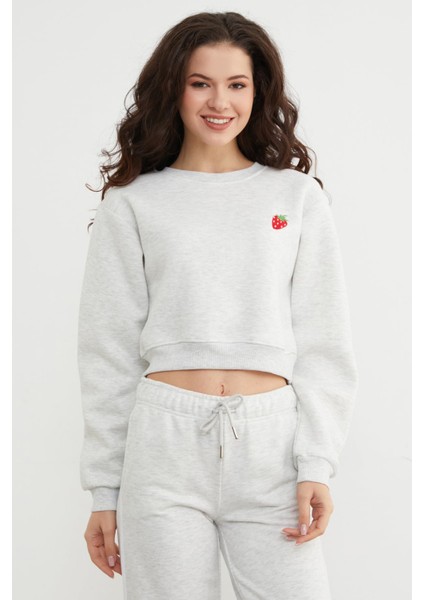 3 Iplik Çilek Nakışlı Crop Sweatshirt
