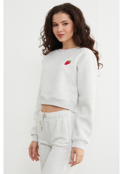 3 Iplik Çilek Nakışlı Crop Sweatshirt fiyatları