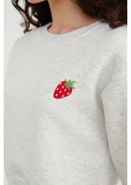 3 Iplik Çilek Nakışlı Crop Sweatshirt