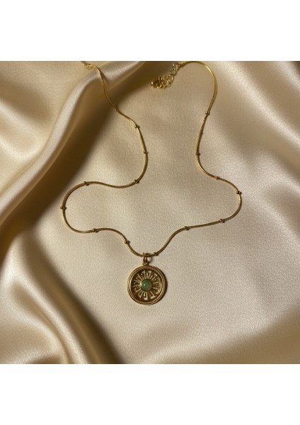Yeşil Taşlı Zarif Vintage Çelik Kolye(Çapı:1,4cm)