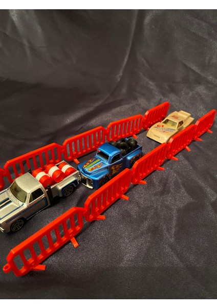 Kırmızı Oyuncak Trafik Bariyeri 10’lu Set – Mini Yol Güvenlik Bariyeri