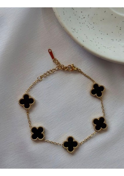 Çiçek Desenli Zarif Tasarım Yonca Bileklik fiyatları