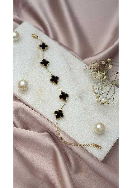 Çiçek Desenli Zarif Tasarım Yonca Bileklik modelleri