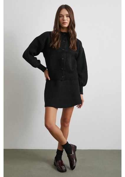 Siyah Düğmeli Etek-Triko Takım