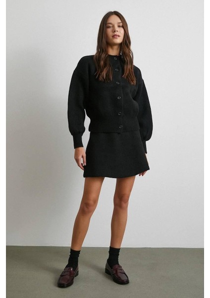 Siyah Düğmeli Etek-Triko Takım fiyatları