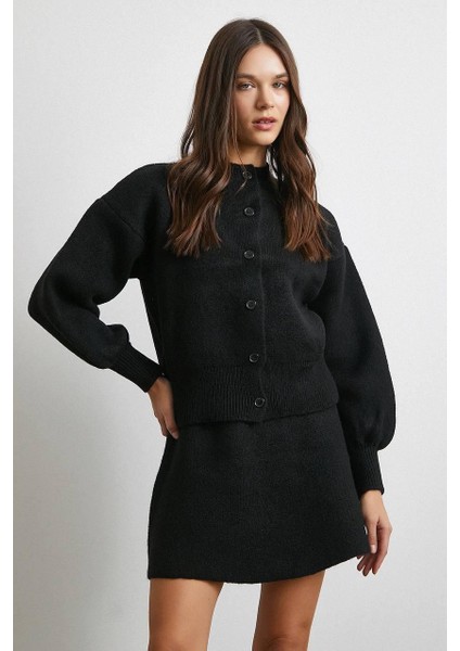 Siyah Düğmeli Etek-Triko Takım modelleri