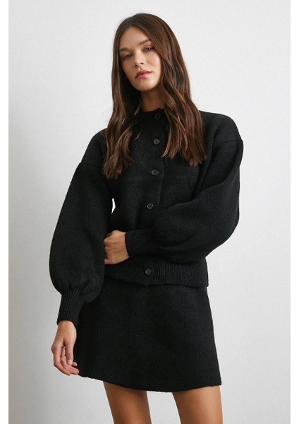 Siyah Düğmeli Etek-Triko Takım fırsatları