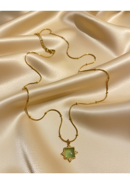 Yeşil Kare Taşlı Vintage Gold Kolye(Kolye Ucu:1,2cm)