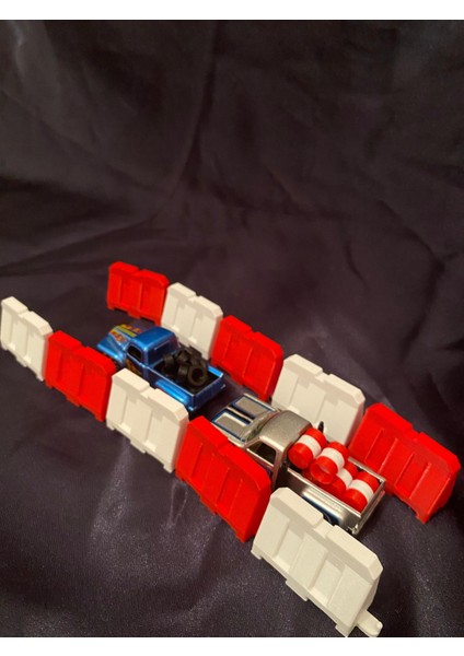 Kırmızı Beyaz Mini Trafik Bariyeri Seti – 10’lu Oyuncak Yol Bariyeri