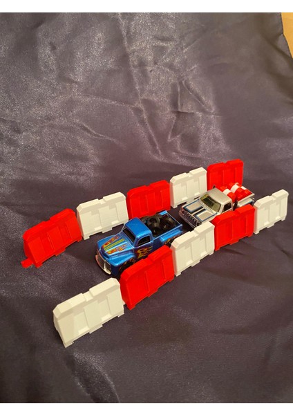 Kırmızı Beyaz Mini Trafik Bariyeri Seti – 10’lu Oyuncak Yol Bariyeri fırsatları