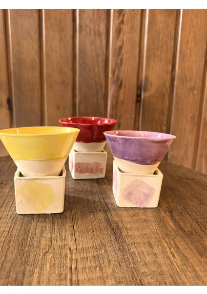 El Yapımı 6 Parça Renk Üçlüsü Seramik Konik Fincan & Küp Tabağı – 90 ml (Kırmızı-Mor-Sarı)- Espresso Fincanı -3 Renkli Konik Fincan Seti - Hediye Espresso Fincan Seti