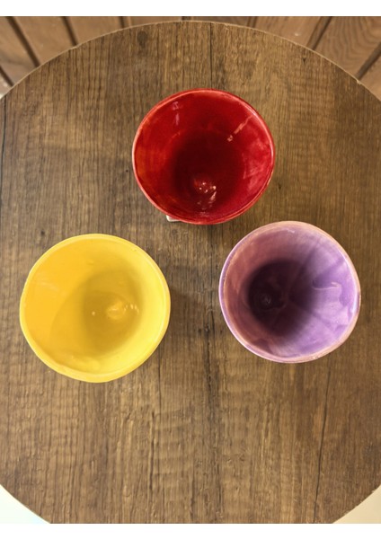 El Yapımı 6 Parça Renk Üçlüsü Seramik Konik Fincan & Küp Tabağı – 90 ml (Kırmızı-Mor-Sarı)- Espresso Fincanı -3 Renkli Konik Fincan Seti - Hediye Espresso Fincan Seti