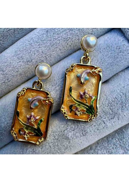 Vintage Çiçek Detaylı Inci Sallantılı Kadın Küpe