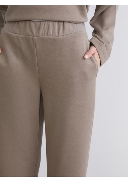 Yeni Sezon Beli Lastikli Geniş Paça Kadın Eşofman Altı modelleri