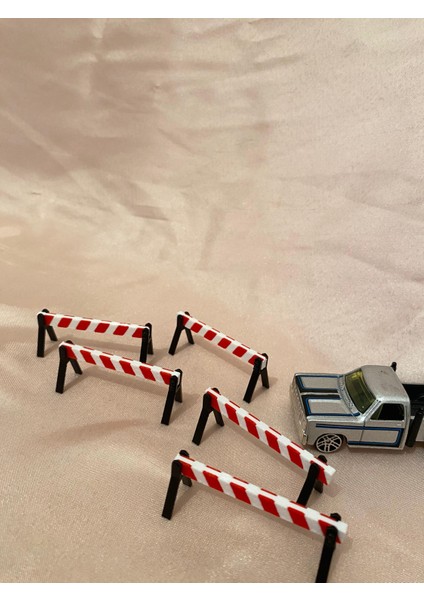 10'lu Minyatür Trafik Bariyeri Seti | Figür Aksesuarı | Diorama Yol Çalışması Levhası