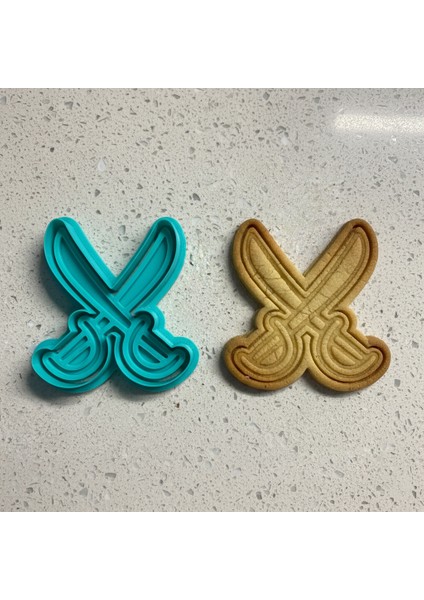 Korsan Temalı Çapraz Kılıç Kurabiye Kalıbı ve Damga Seti | Macera, Denizcilik Partisi | Şeker Hamuru, Kil Şekillendirici