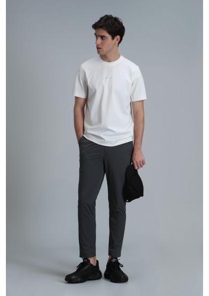 Antony Modern Grafik T- Shirt Siyah fırsatları