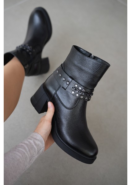 Lorixa Hakiki Deri Aksesuar Detaylı Yandan Fermuarlı Kadın Bot- Siyah