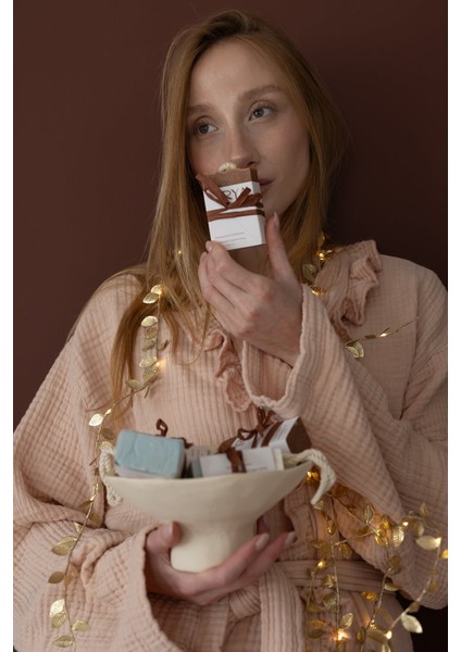 Liva 4 Katlı Fırfırlı Kadın Bornoz Pudra modelleri