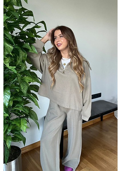 Kadın Açık Haki Fermuarlı Yeni Sezon Triko Takım – Oversize Günlük Kaliteli Rahat Kombin