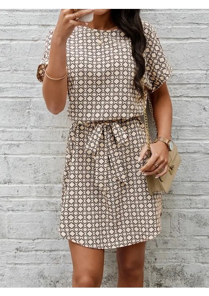 Meğdaix Kadın Kısa Kollu Yuvarlak Yaka Beli Kuşaklı Geometrik Desenli Süprem Elbise