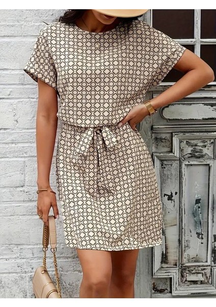 Meğdaix Kadın Kısa Kollu Yuvarlak Yaka Beli Kuşaklı Geometrik Desenli Süprem Elbise modelleri