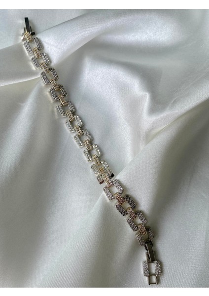 Pirinç Gümüş Renk Zirkon Taşlı Vıp Seri Kadın Bileklik modelleri