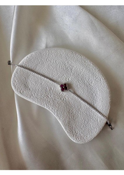 Kırmızı Yoncalı Taşlı Bileklik fırsatları