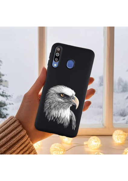 Samsung Galaxy M30 ile Uyumlu Kartal (0214C) Tasarımlı Siyah Lansman Kılıf