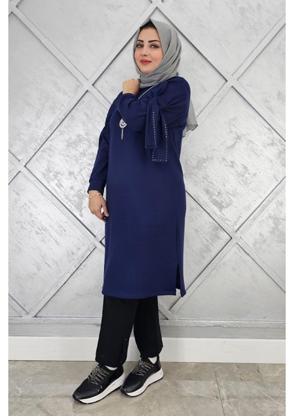 Kadın Taş ve Kolye Detaylı Tesettür Tunik